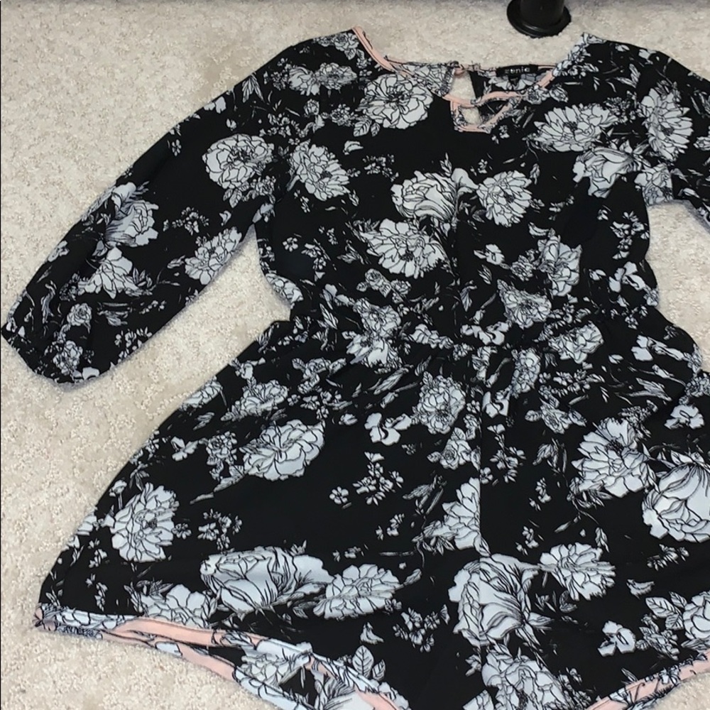 ROMPER - Picture 3 of 3